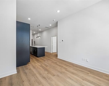 2010 Commerce Street - Photo Thumbnail 1