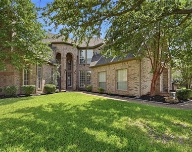 2221 Danielle Drive - Photo Thumbnail 2