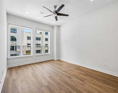 2010 Commerce Street - Photo Thumbnail 2