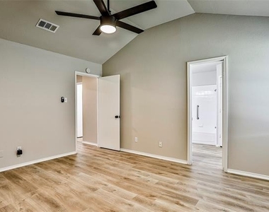 813 Bristol Avenue - Photo Thumbnail 12