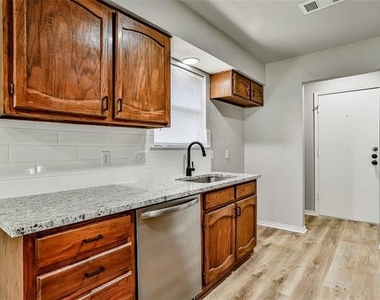 813 Bristol Avenue - Photo Thumbnail 19