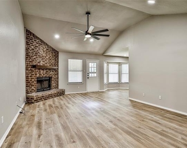 813 Bristol Avenue - Photo Thumbnail 3
