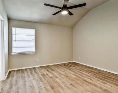 813 Bristol Avenue - Photo Thumbnail 11