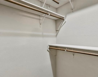813 Bristol Avenue - Photo Thumbnail 16