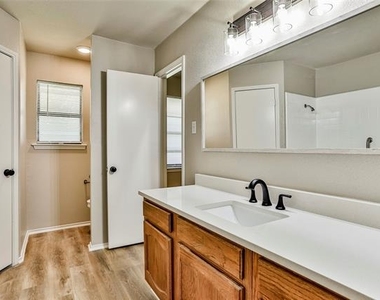 813 Bristol Avenue - Photo Thumbnail 14