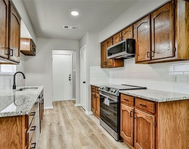 813 Bristol Avenue - Photo Thumbnail 18