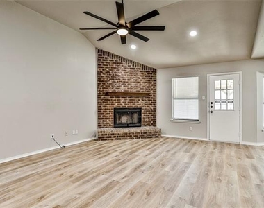 813 Bristol Avenue - Photo Thumbnail 5