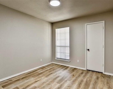 813 Bristol Avenue - Photo Thumbnail 8
