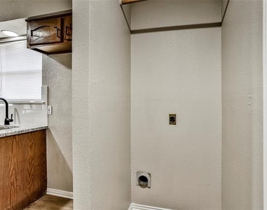 813 Bristol Avenue - Photo Thumbnail 22