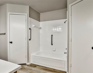 813 Bristol Avenue - Photo Thumbnail 13