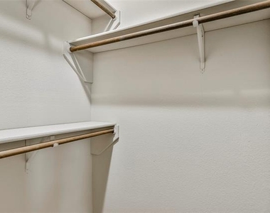 813 Bristol Avenue - Photo Thumbnail 15
