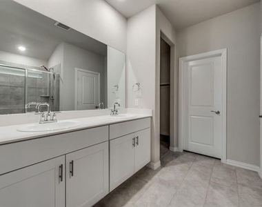 214 Stonehollow Way - Photo Thumbnail 17