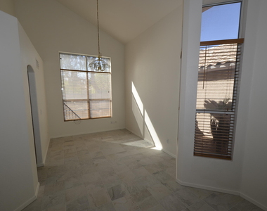 630 N Diane Court - Photo Thumbnail 2
