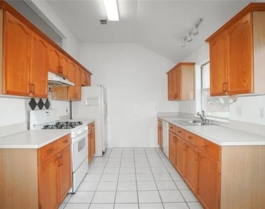 3109 Scott Drive - Photo Thumbnail 6