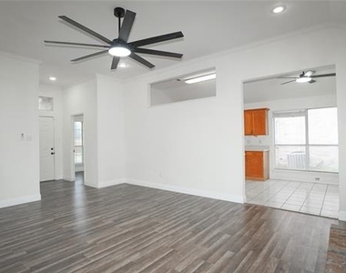3109 Scott Drive - Photo Thumbnail 4
