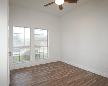 3109 Scott Drive - Photo Thumbnail 11
