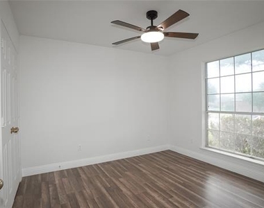 3109 Scott Drive - Photo Thumbnail 13