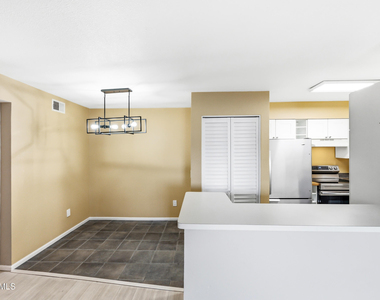533 W Guadalupe Road - Photo Thumbnail 6