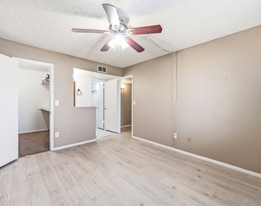 533 W Guadalupe Road - Photo Thumbnail 16