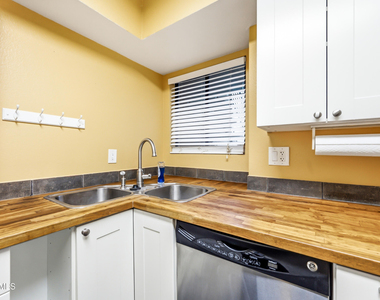 533 W Guadalupe Road - Photo Thumbnail 10