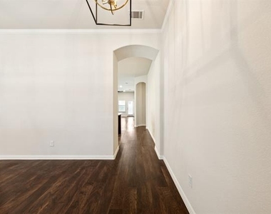 2317 Houston Drive - Photo Thumbnail 3