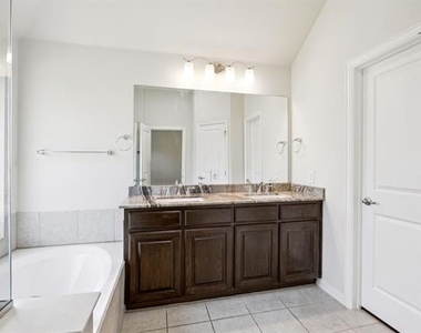 2317 Houston Drive - Photo Thumbnail 15