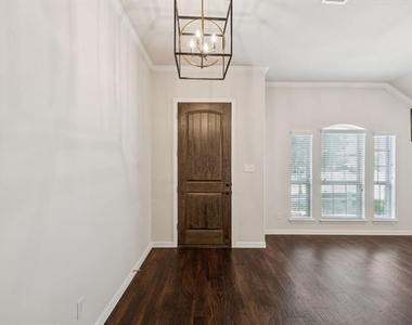 2317 Houston Drive - Photo Thumbnail 2