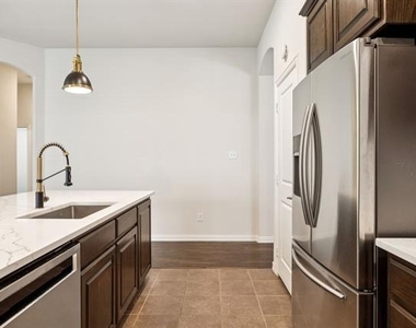 2317 Houston Drive - Photo Thumbnail 6