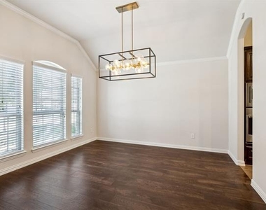 2317 Houston Drive - Photo Thumbnail 4