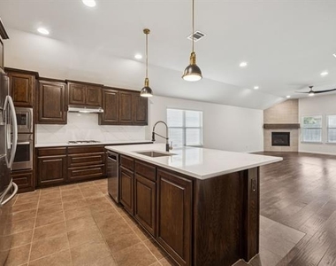 2317 Houston Drive - Photo Thumbnail 7