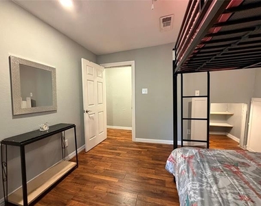 7024 Red Bud Lane - Photo Thumbnail 22