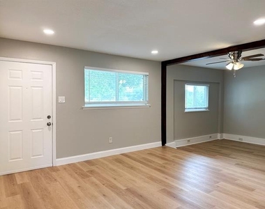 701 Tanglewood Drive - Photo Thumbnail 4