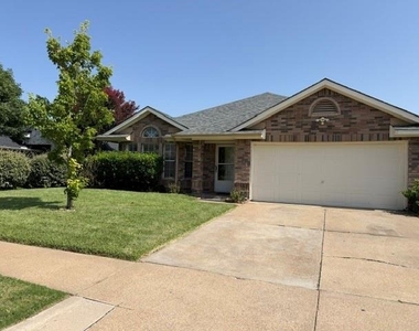 1117 Gordon Oaks Drive - Photo Thumbnail 2