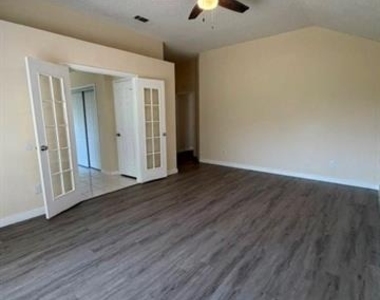1117 Gordon Oaks Drive - Photo Thumbnail 10