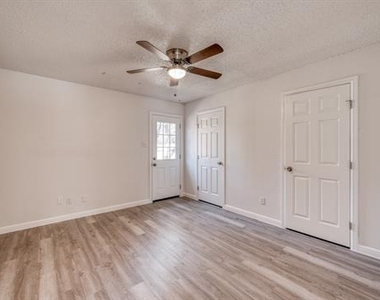 1014-a Lynn Street - Photo Thumbnail 11