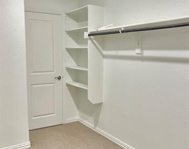 2624 Wellington Lane - Photo Thumbnail 5