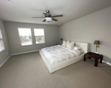 2624 Wellington Lane - Photo Thumbnail 4