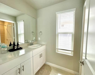 2624 Wellington Lane - Photo Thumbnail 12