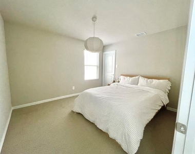 2624 Wellington Lane - Photo Thumbnail 8