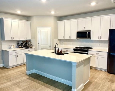 2624 Wellington Lane - Photo Thumbnail 14