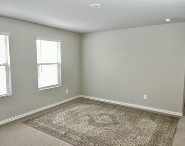 2624 Wellington Lane - Photo Thumbnail 16