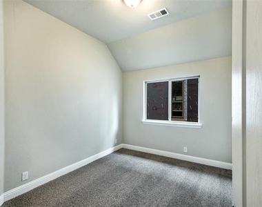 6026 Priory Drive - Photo Thumbnail 17