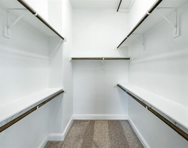 6026 Priory Drive - Photo Thumbnail 16