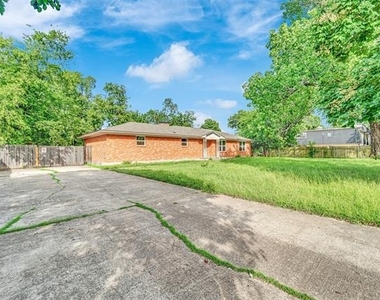 2630 Pasteur Avenue - Photo Thumbnail 1
