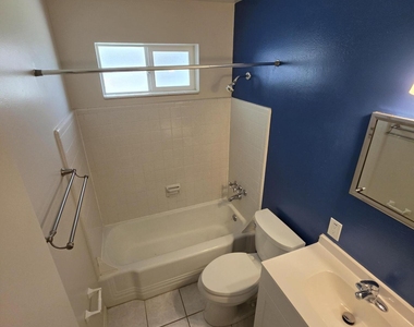 1309 W 14 Street - Photo Thumbnail 10