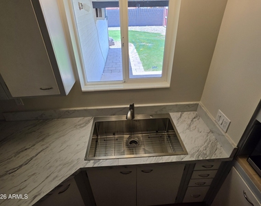 1309 W 14 Street - Photo Thumbnail 8