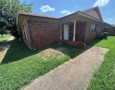 1008 Poplar Street - Photo Thumbnail 1