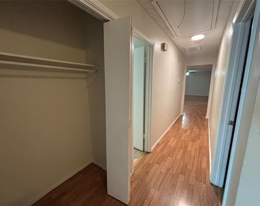 1008 Poplar Street - Photo Thumbnail 4