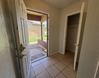 1008 Poplar Street - Photo Thumbnail 2