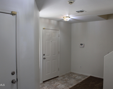 2568 W Tanner Ranch Road - Photo Thumbnail 2